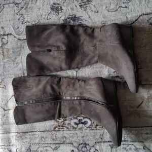 Impo stretch grey suede boots